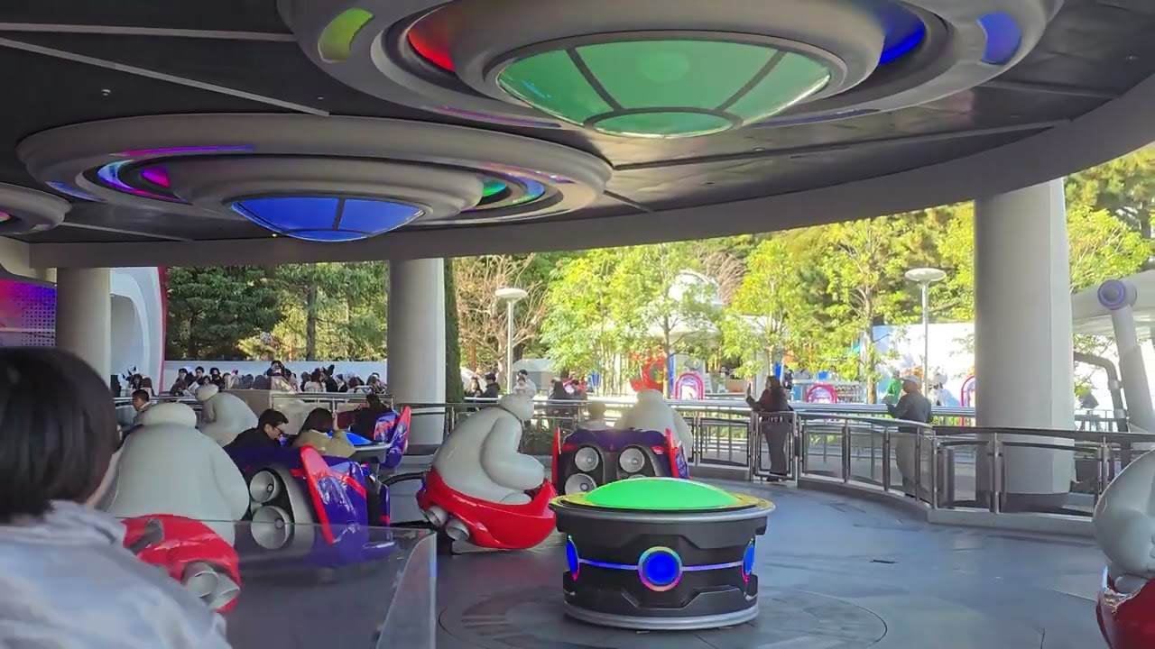 25/12/10　Disney land　#baymax #ﾊｯﾋﾟｰﾗｲﾄﾞ #ガチ #踊るおじいちゃん 1