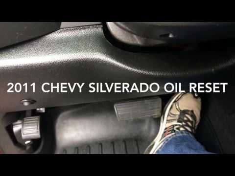 Wideo: Jak zresetować lampkę wymiany oleju w Chevy Silverado z 2012 roku?