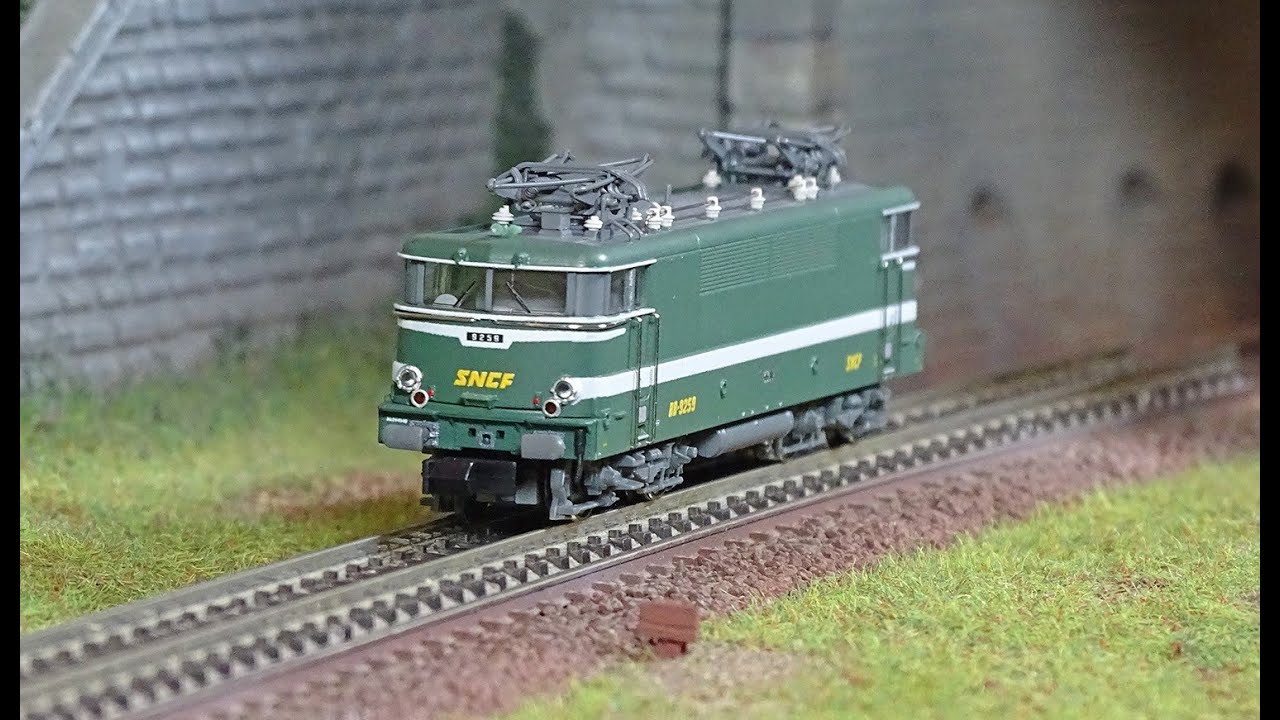 Locomotive électrique MiniTrix 16693 BB 9200 SNCF, Livrée Arzens, époque IV, Voie N, Neuve