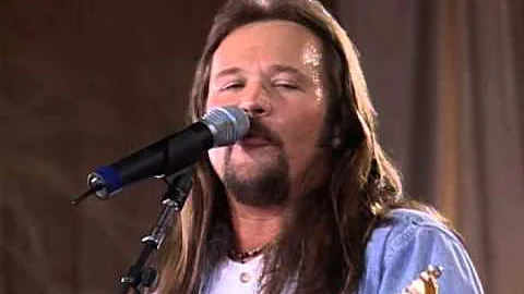 Travis Tritt - Southbound Train (Live at Farm Aid 2000)