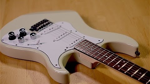 Line 6 Variax Standard - Demo with Victor Moncebaiz