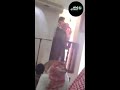 لحظة اعتداء امن السعودية على امام مسجد ويسحله عن المنبر مشاهد كامله