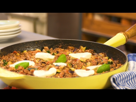 Zucchini gibt es teils recht günstig, leckeres Gemüse zu vielen Gerichten. HIER: Hackfleisch mit Zuc. 