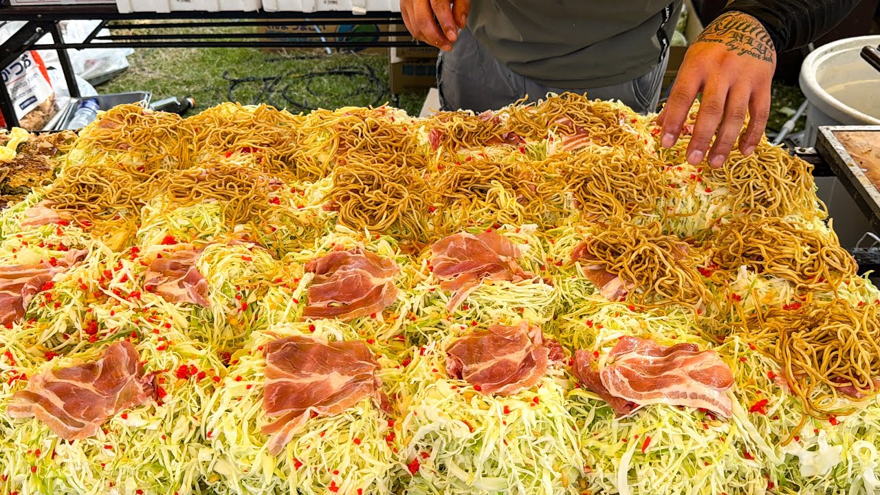 japanese street food - hiroshima style okonomiyaki 広島風お好み焼き