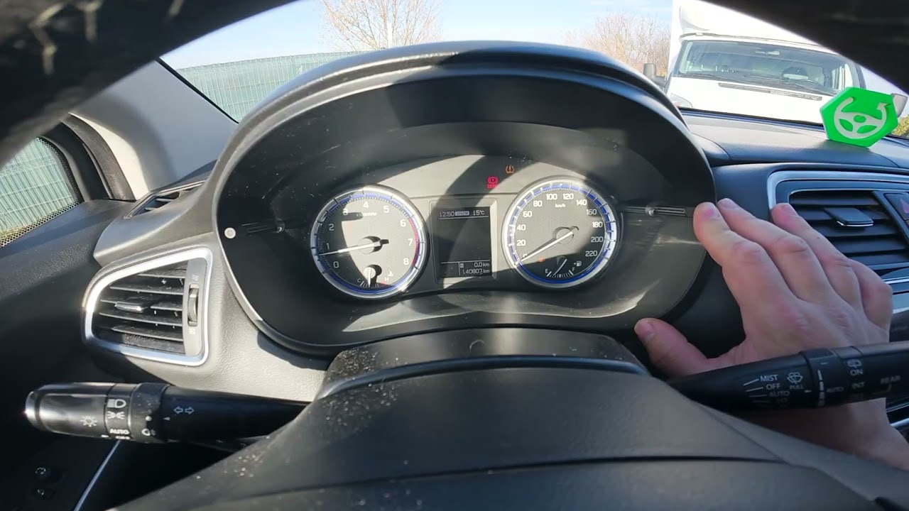 Suzuki SX4 S-Cross (2013-2021): Как изменить формат времени на приборной панели