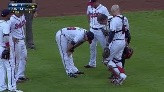TOR@ATL: Medlen takes liner off the leg, exits game