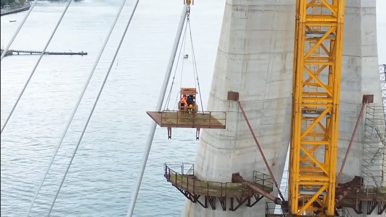 2026.02.28  淡江大橋  主橋塔 五階半施工平台吊拆 河中段  施工觀察 更新進度 空拍 LIVE 直播