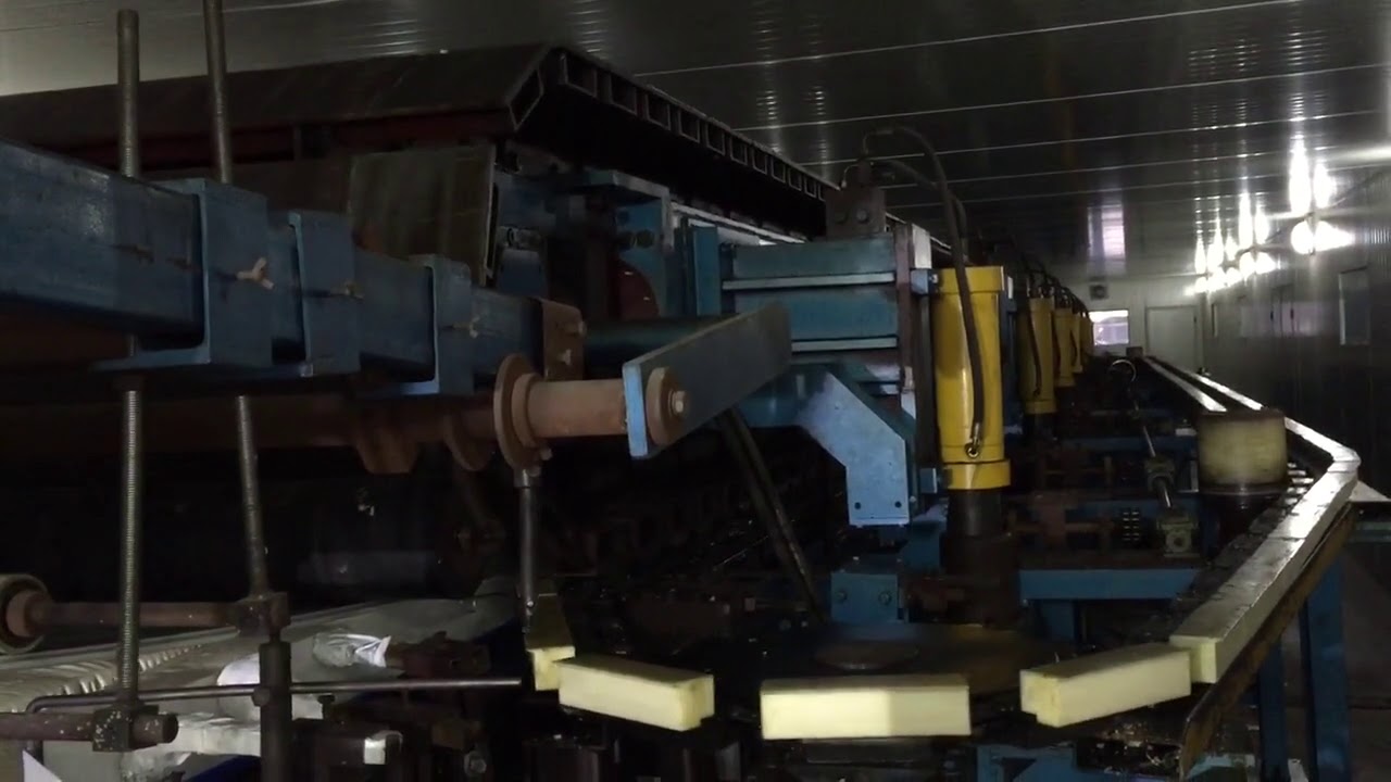 Continuous high speed PU polyurethane sandwich panel roof sheet production machine line