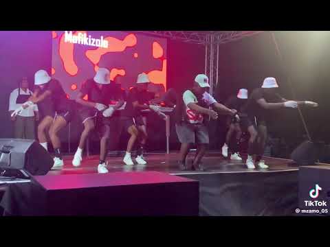 Mafikizolo- uyoncengwa unyoko 