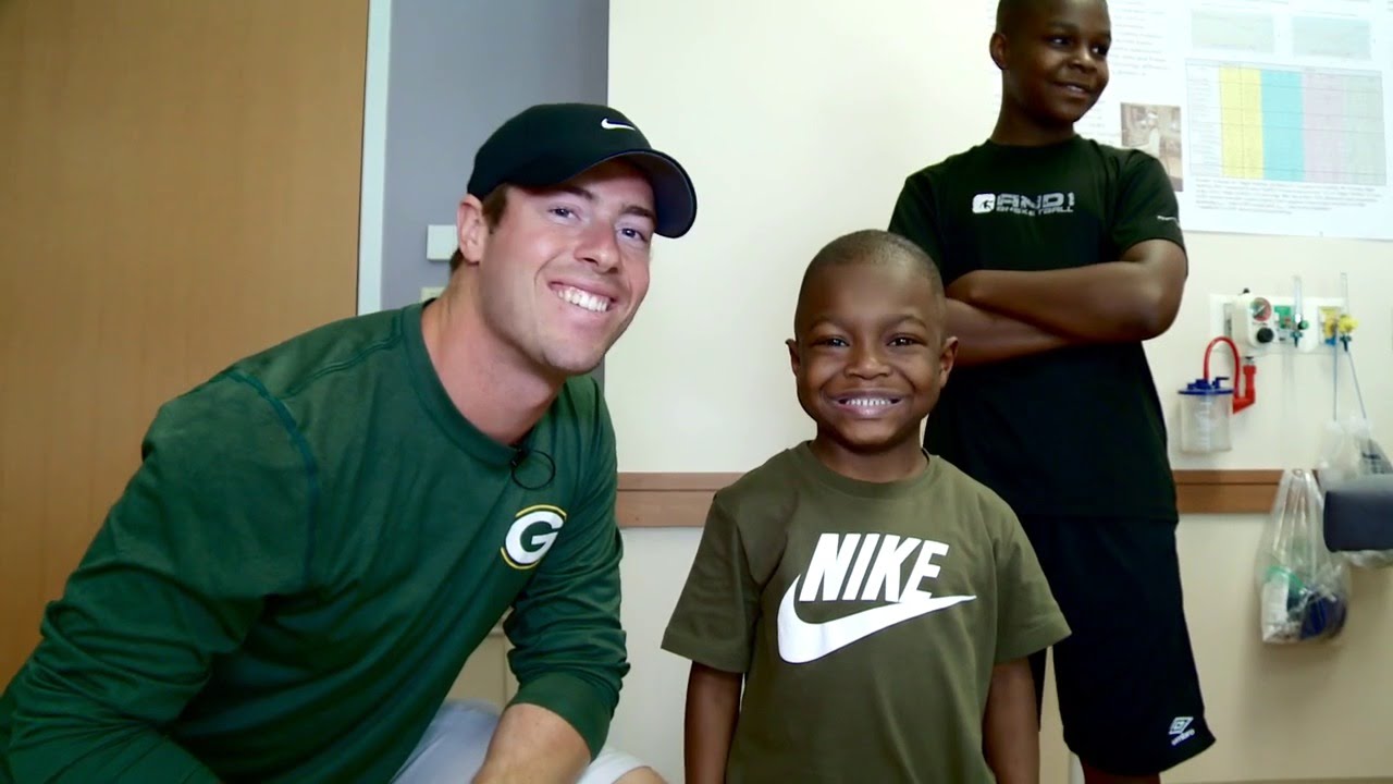 Scott Tolzien from Packers visits Antonio at Children's Hospital of Wisconsin