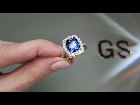 Ring with 5.11 carat Cornflower sapphire and diamonds in 18K white gold Video  № 1