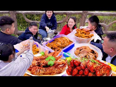 The Chao family and friends came for a picnic, they brought a lot of food, what a nice weekend!