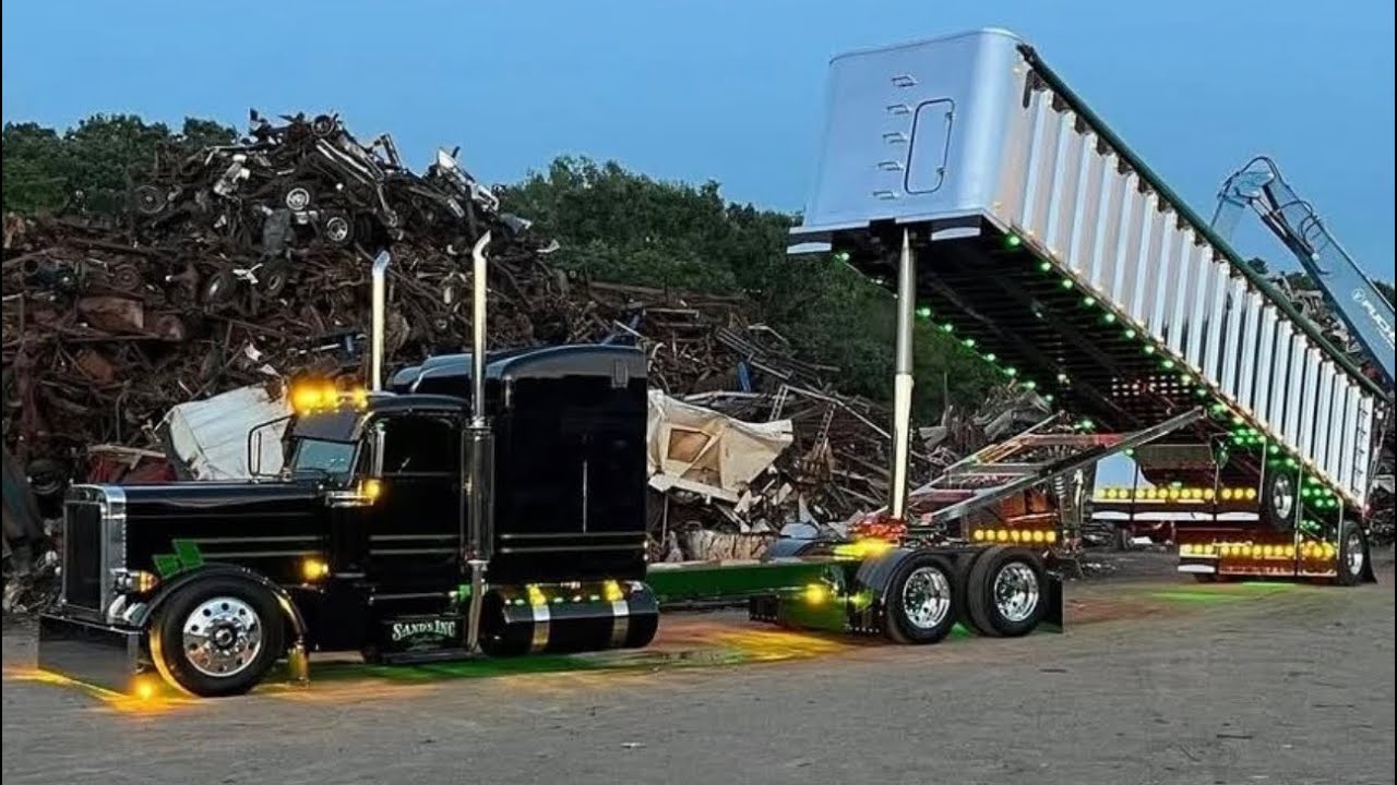 Peterbilt 379 { Blacktop bandit 🖤💚🤫}