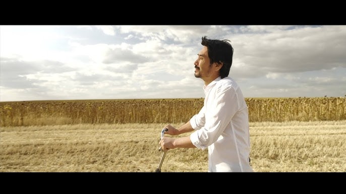 Түнгі клубтағы дүрбелең: жалаңаш қыздардың суреттері