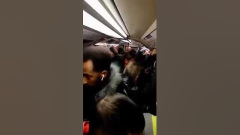 London Underground Crams Instead of Distances || ViralHog