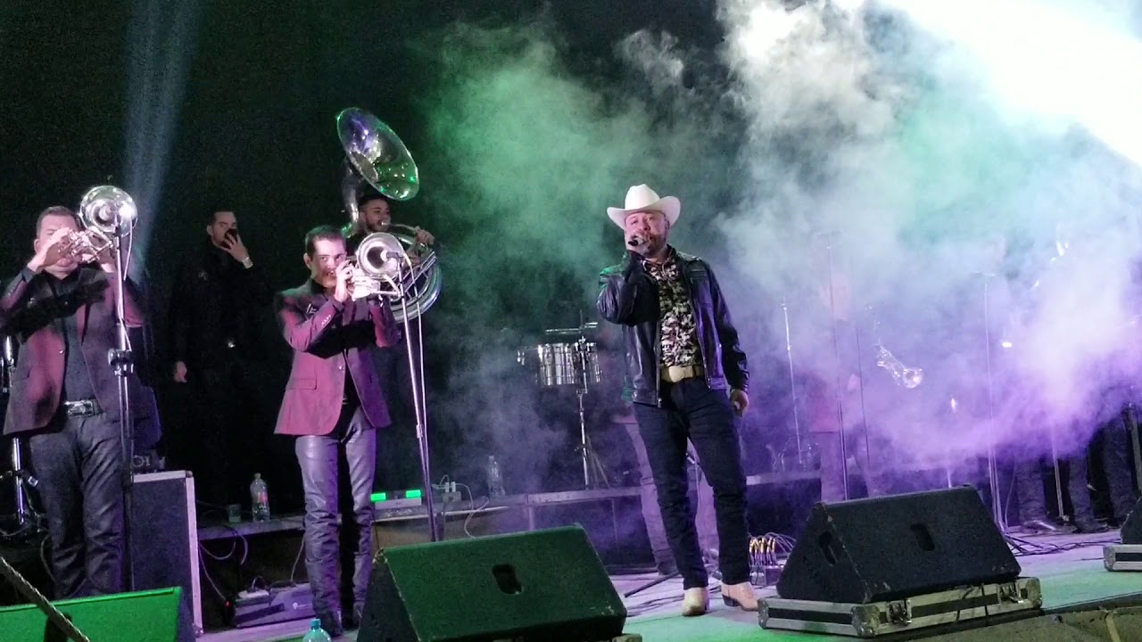 Balta Cervantes con banda azul tequila en coameo chico(2) YouTube