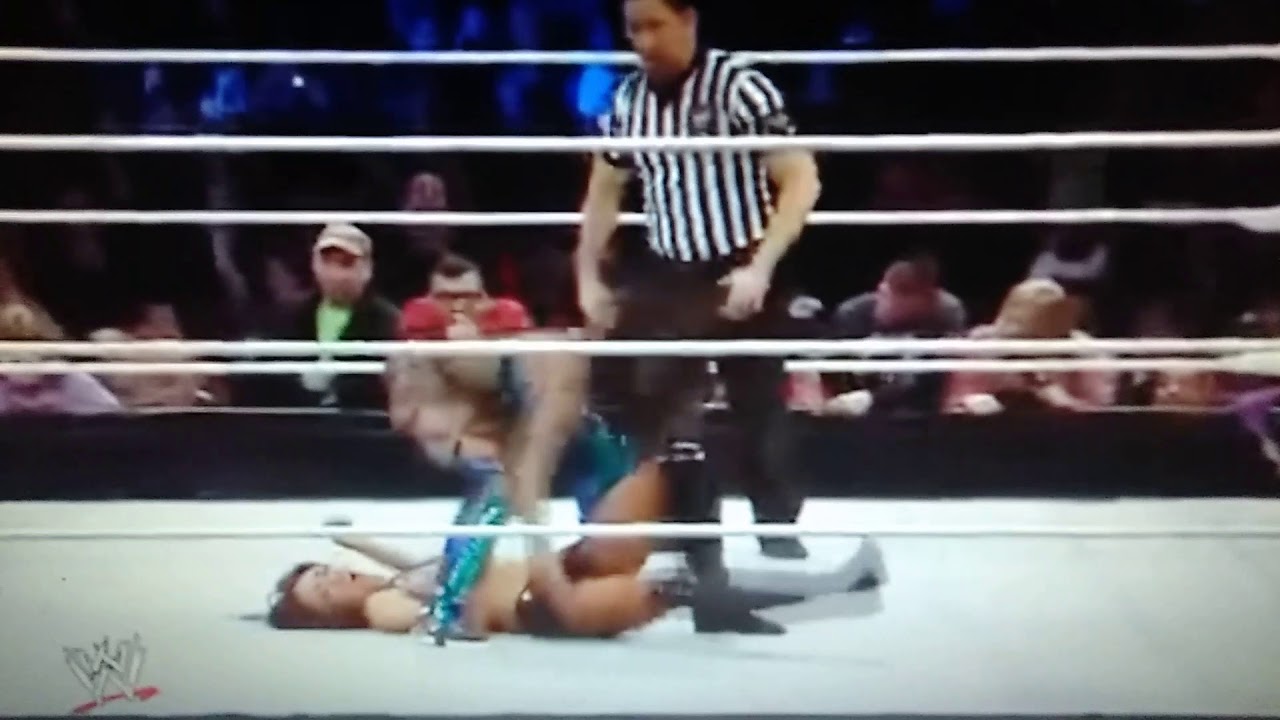 WWE Naomi rear view on Alicia Fox YouTube