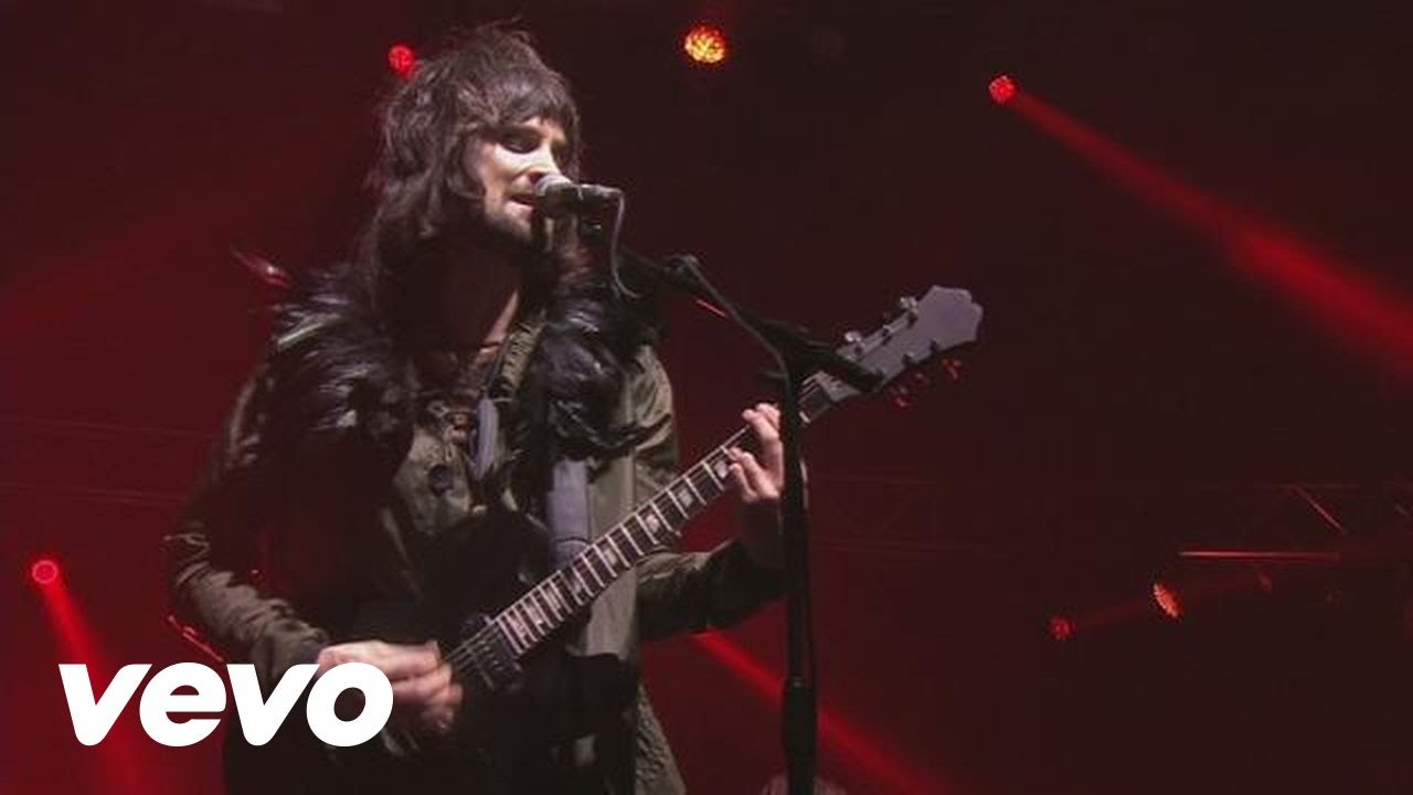 Kasabian - Velociraptor! (NYE Re:Wired at The O2) - YouTube