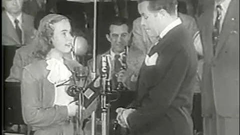 Peggy Ann Garner gets award.1946