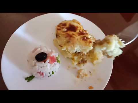 purée-de-pommes-de-terre-avec-poulet-haché-et-légumes-en-gratin