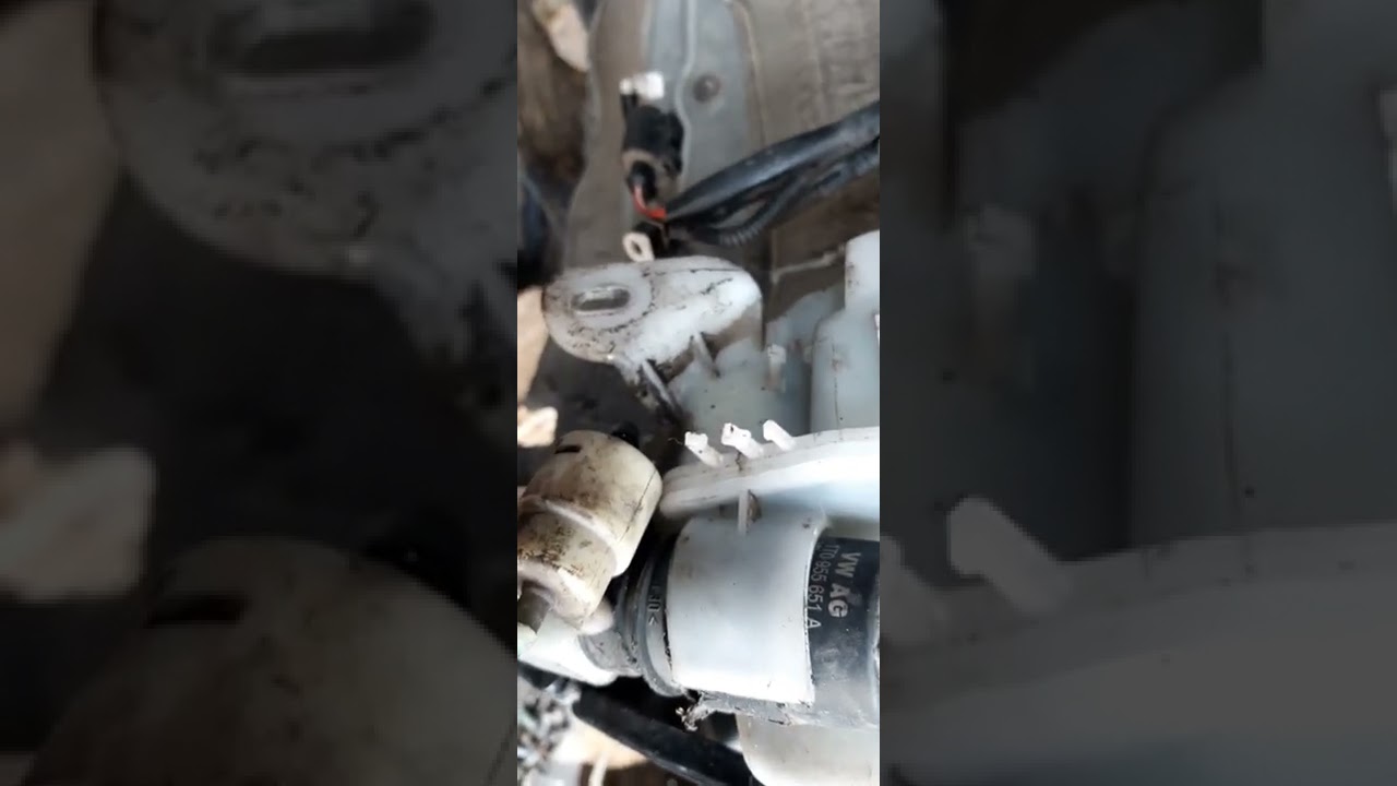 Как снять бачок омывателя на A6 C6 ничего не поломав)) - YouTube