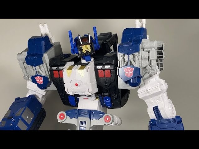 Hasbro Transformers Generations Legacy Titan Cybertron Universe Metroplex