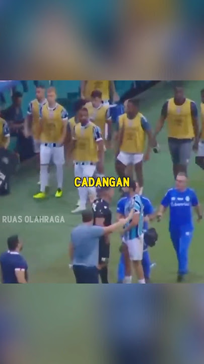 Semua Pemain Cadangan Pergi Meninggalkan Bangku Cadangan