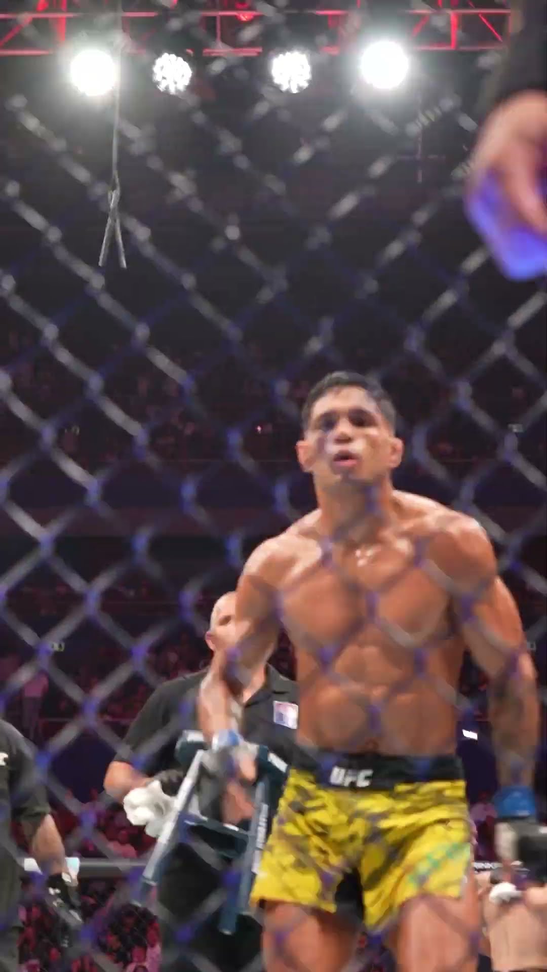 Santos gets the TAP! ? #ufc312