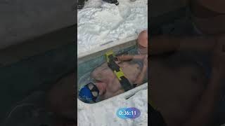 How long could YOU hold your breath for?! 🥶