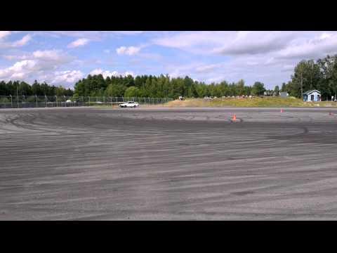 Volvo 240 turbo försöker drifta