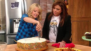 More from rachael ray:
http://www./user/therachaelrayshowyt?sub_confirmation=1, if you are
ever tasked with cutting up a large round cake, it can be hard to make
sure the pieces all ...