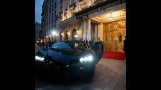 Elaine Sinclair getting into black Chiron #fashionmodel #sportscar #ElaineSinclair