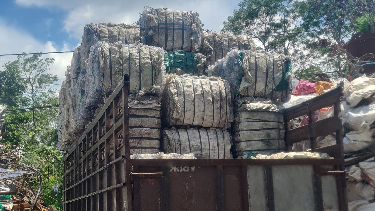 Proses pengepresan botol PET