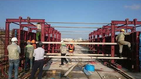 Thi công mương 6500x2300 bằng ván khuôn trượt.