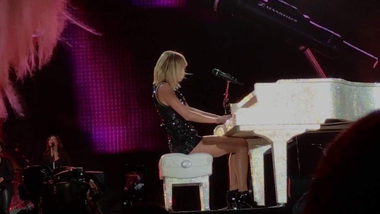 Taylor Swift - Sparks Fly - Formula 1 10/23/2017