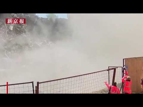 土耳其居民楼瞬间倒塌 地基早被破坏令人心惊-新京报·我们视频