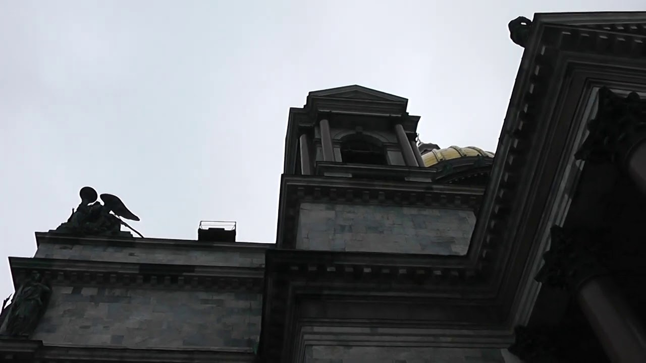 Колонны Исаакия.. линяют! Но не все, что еще удивительнее... Часть сделаны из цельного гранита!