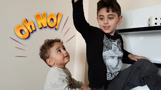 Efe Ile Yusuf Emir Beraber Sarı Top Ile Oynadılar. Fun Videos
