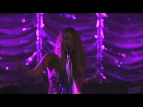 Joss Stone - "Stoned Out Of My Mind" the funny moment of the wardrobe malfunction @ Under The Bridge