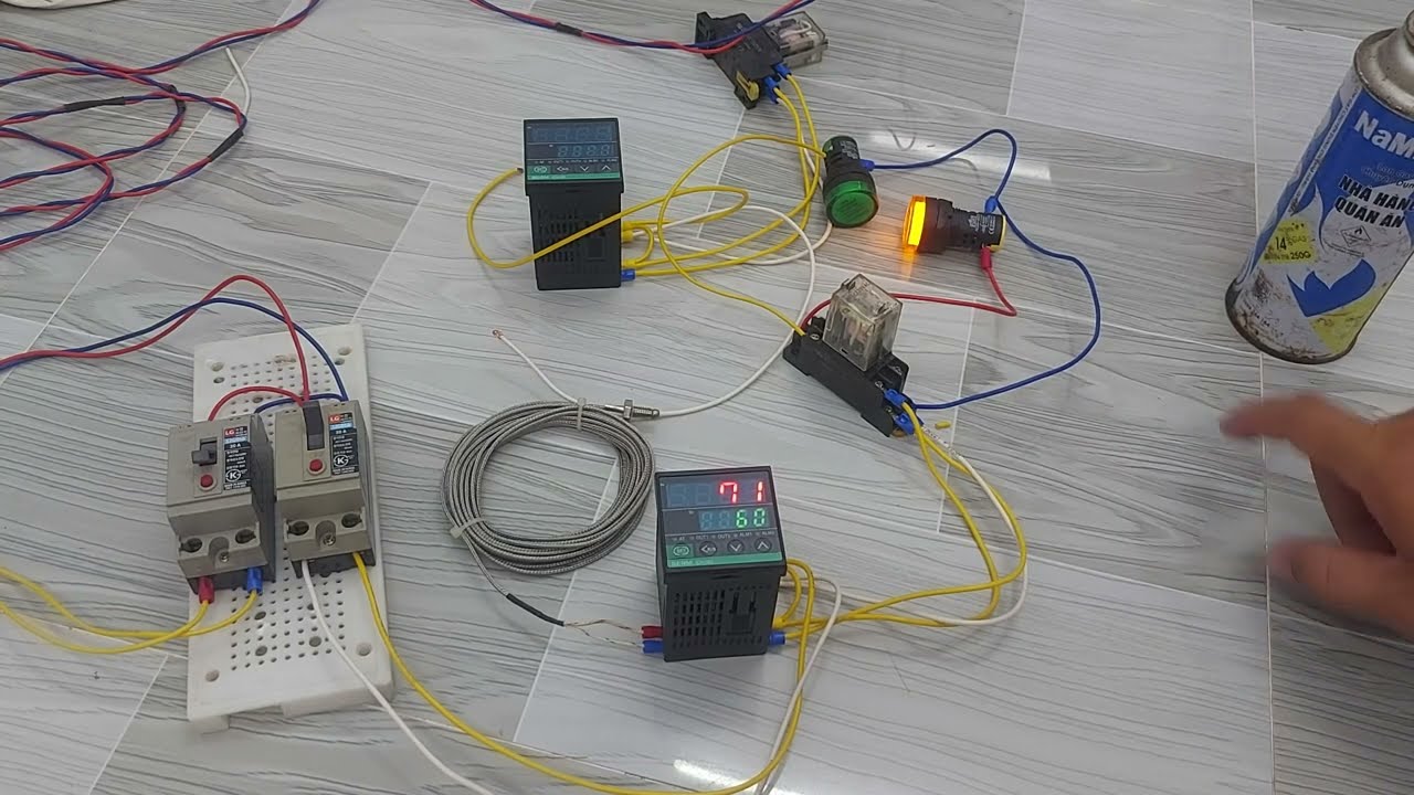 Cài đặt đồng hồ nhiệt độ  theo yêu cầu của khách Berm CH102
