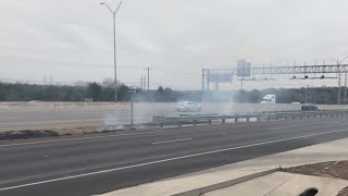 Small grass fire on I-35 in north Austin
