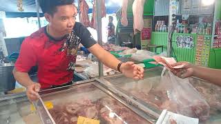 เดินเที่ยวตลาดสดรัตนากรตำบลน่าป่าจังหวัดชลบุรี