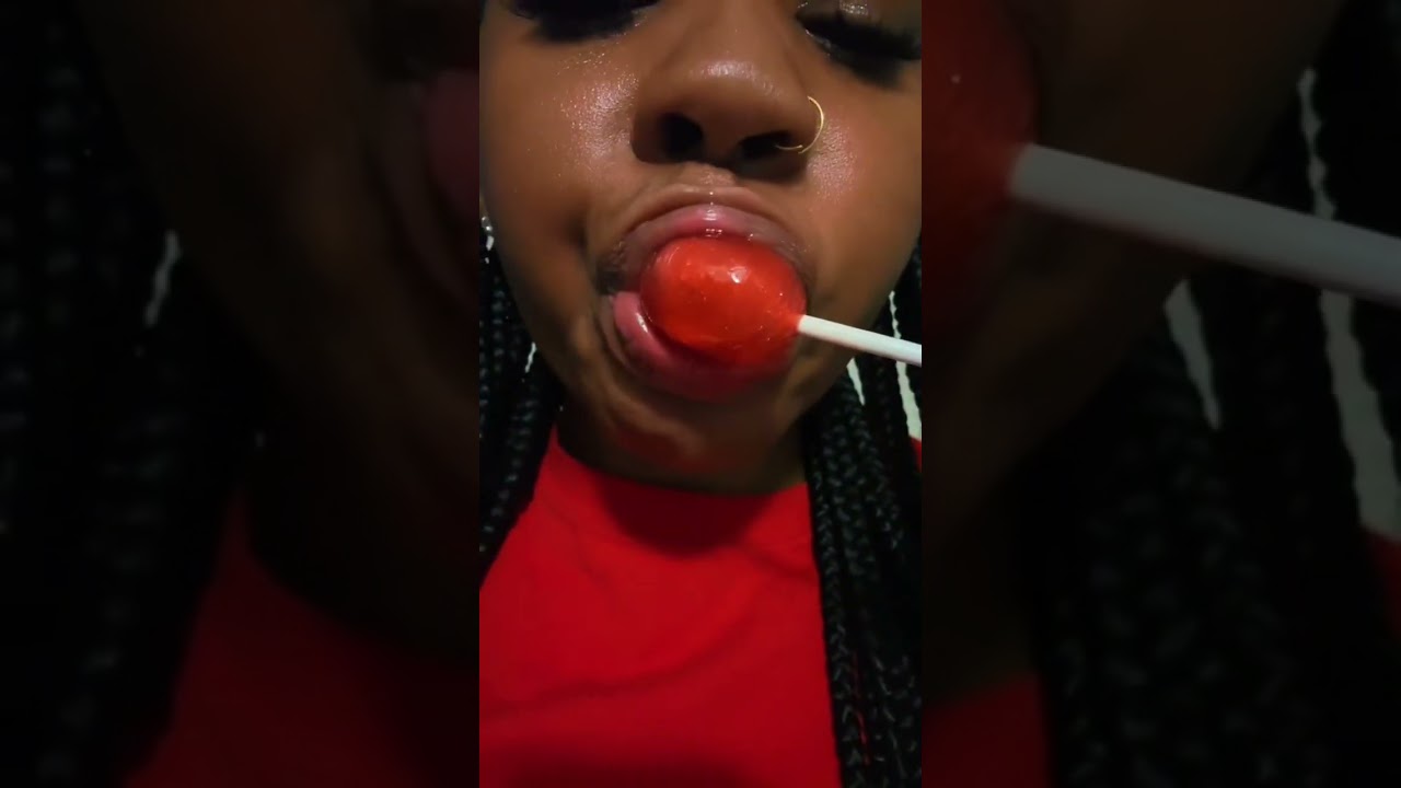 Blow pop eating! Should I bite it? 