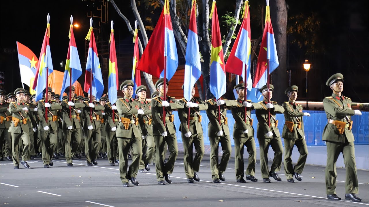 Hợp luyện A80 lần 2 các khối diễu binh, diễu hành tại đường Hùng Vương