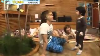 SHINee Hello Baby - Yoogeun Dancing to Ring Ding Dong