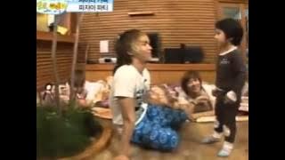 SHINee Hello Baby - Yoogeun Dancing to Ring Ding Dong