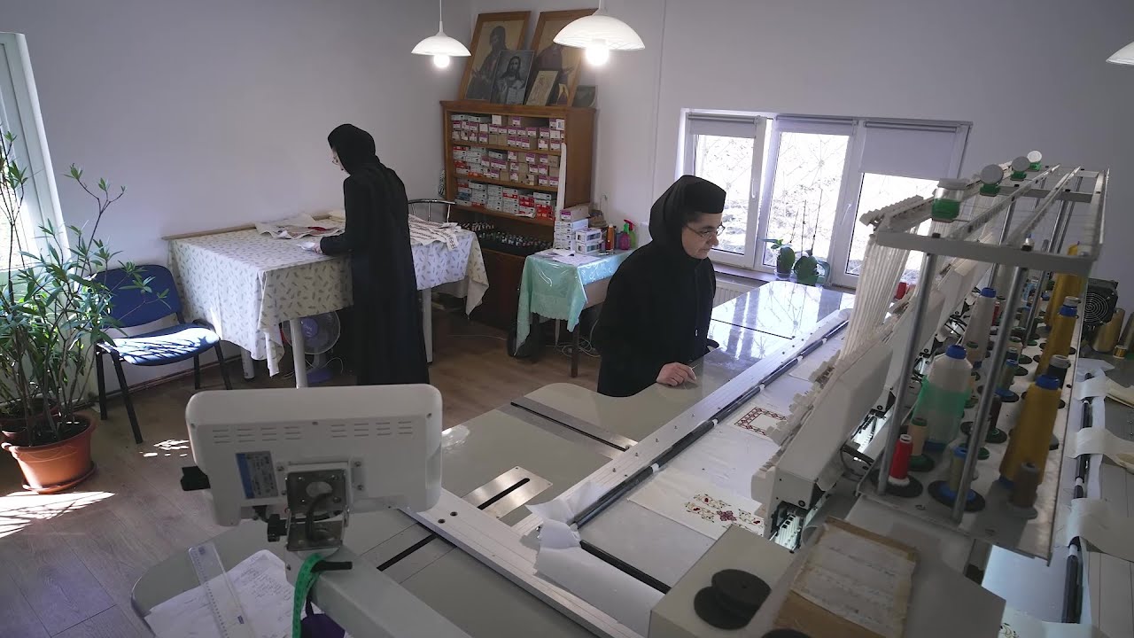 La o mănăstire din Iași, maicile pictează cu ace: „Biserica trebuie să fie împodobită ca o mireasă”