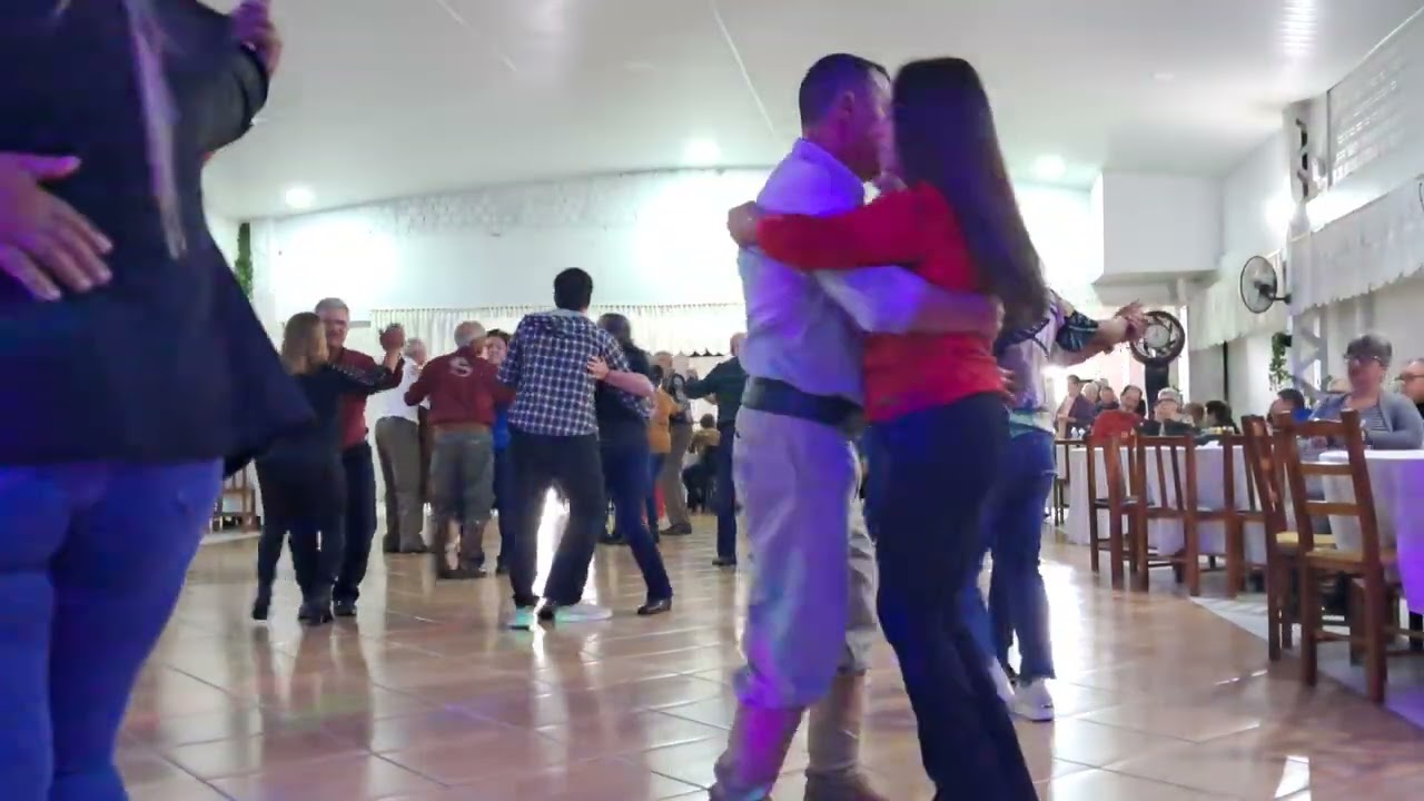 Baile domingueira cruza