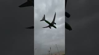 uzbekistan airplane landing boeing uzbekistanairways