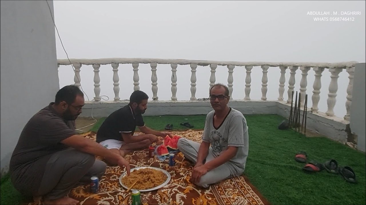 الغداء في فيفا مع الامطار والطبيعة